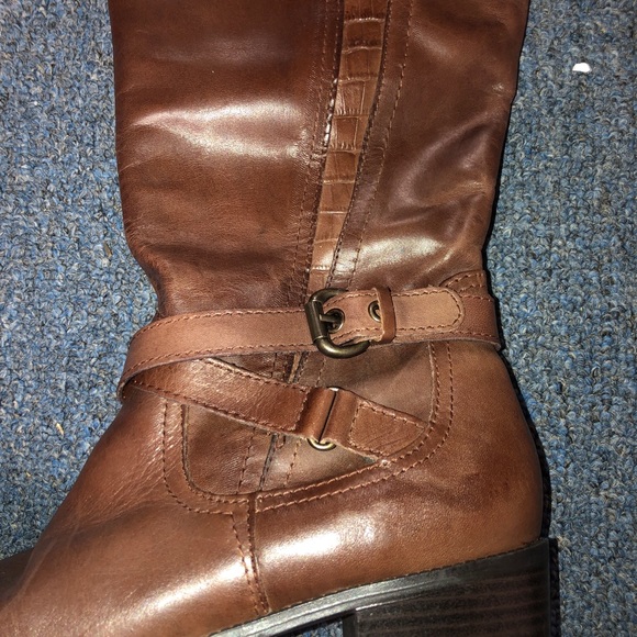 Boots - Picture 2 of 3